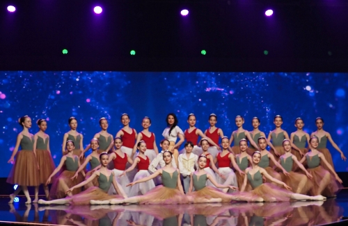 Liceul de Coregrafie „Floria Capsali” aniversează 76 de ani viaţă pe scena emisiunii “Dăruieşte Românie”, la TVR