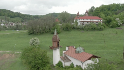Paradoxurile din ţara lui Take, Ianke şi Cadâr – undeva, în România. Vineri, la „Etnikult”