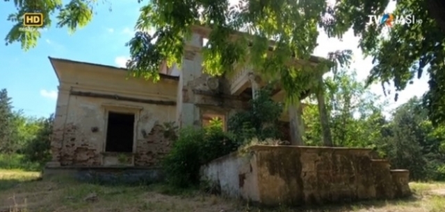 Conacul din Răducăneni, în senin și în negură, teafăr | VIDEO