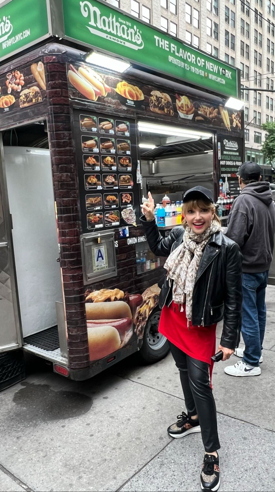 (w882) hot dog -