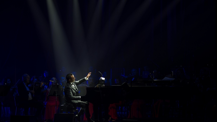 (w882) concert An