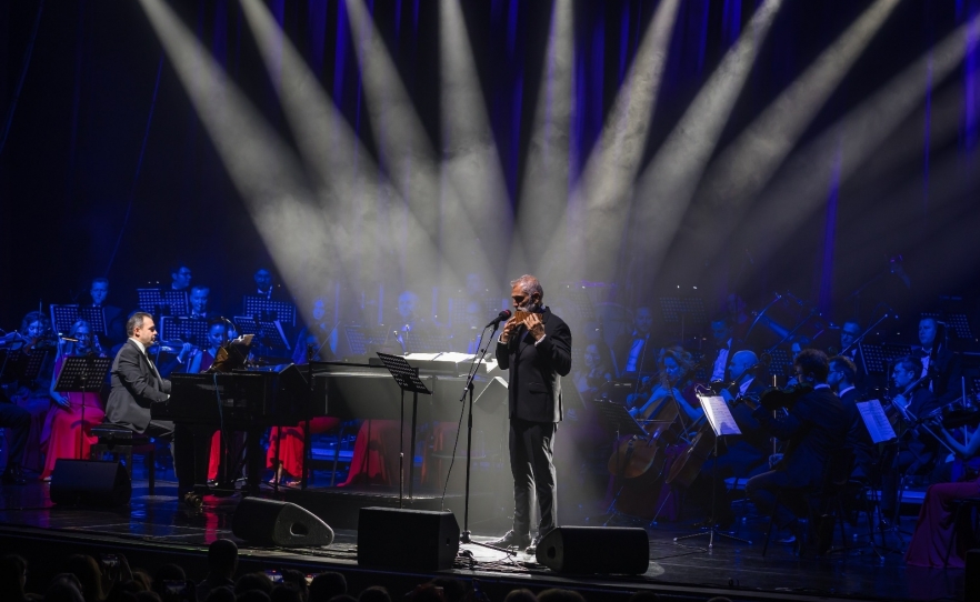 (w882) concert An