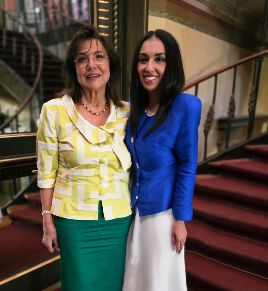 (w882) dr Maria D