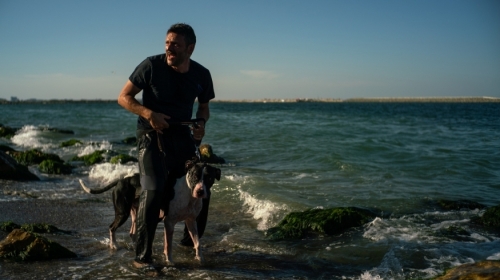 O poveste despre dragoste şi exil, în filmul „Om Câine”, la TVR 2