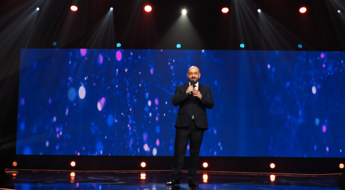Teolog şi muzician, baritonul Lucian Petrean semnează o declaraţie de preţuire în emisiunea “Dăruieşte Românie”