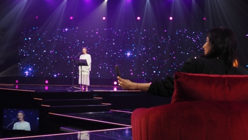 Actrița Otilia Panainte, pe scena emisiunii “Dăruieşte Românie”