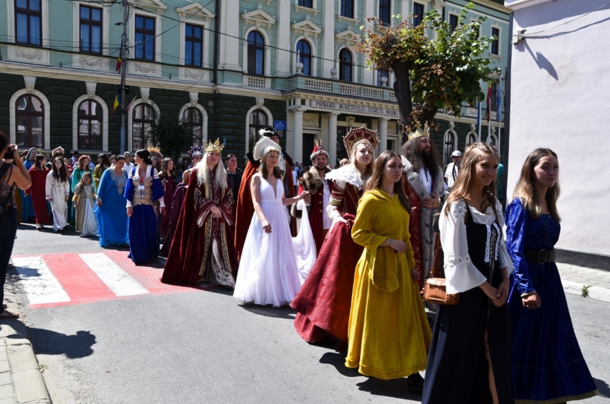 (w882) Festivalul