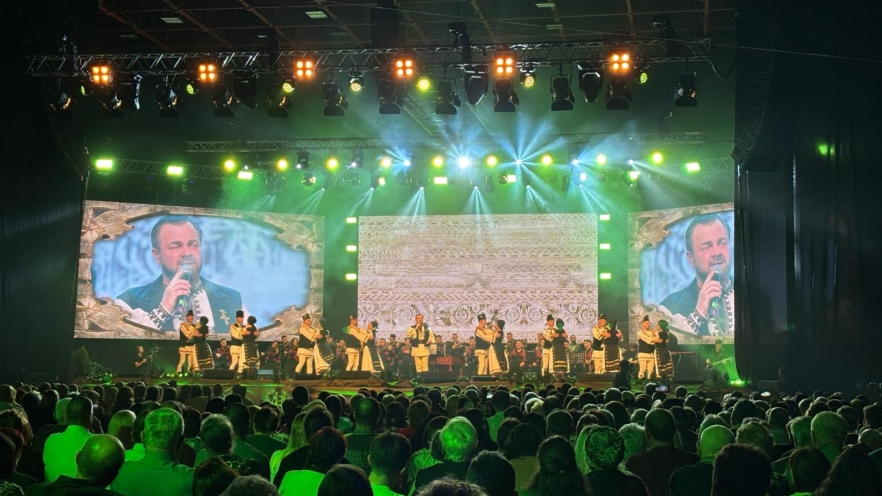 (w882) Concert An