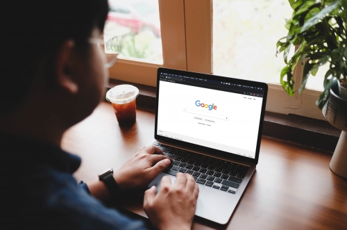 Distruge IA internetul? Cea mai nouă amenințare online