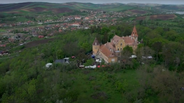 „Festivalul bujorului la castel” – istorie, natură și tradiții în Câmpia Transilvaniei 
