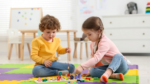 Educația Montessori: Metodă pentru viitor sau moft al prezentului?
