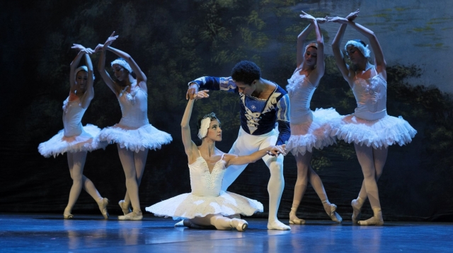 „Lacul Lebedelor”, magia baletului clasic la Sala Palatului în februarie 2026