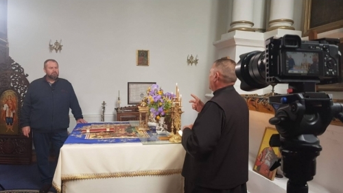 Legenda „Bisericii Scroafei” şi o vizită în oraşul lutierilor, în prima ediţie a sezonului 25 „Exclusiv în România”, la TVR1 | VIDEO
