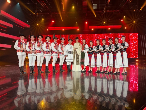 „Petrecere... cu cântec” revine la TVR 1. Iuliana Tudor ne provoacă la o nouă experiență în divertisment: inteligența artificială!
