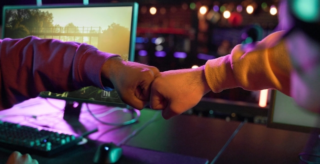 (P) Jocuri sau sporturi? Cum e - și de ce crește - fenomenul eSports în Europa de Est