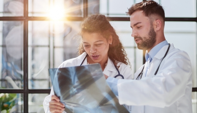 (P) Radiografia rămâne esențială pentru un diagnostic corect – unde o faci rapid și sigur la MedLife 