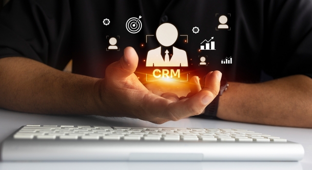 (P) Între strategii de branding și loializarea clienților: Rolul esențial al unui sistem CRM