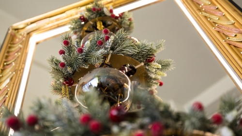 „Bradul celor 70 de ierni de lumină” – TVR, în ajutorul copiilor vulnerabili la „Festivalul Brazilor de Crăciun”