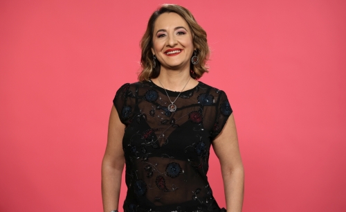 Muzică şi televiziune, cu Ioana Pavel: „Caut să văd partea bună mai în tot!”