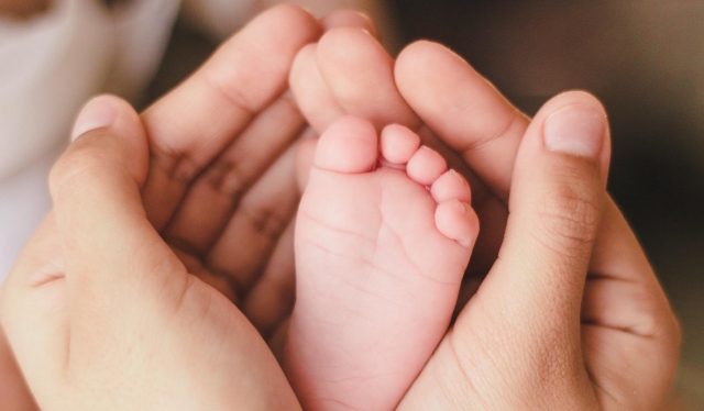 (P) Recuperarea după naștere: cum alegi accesoriile care îți oferă sprijin și confort