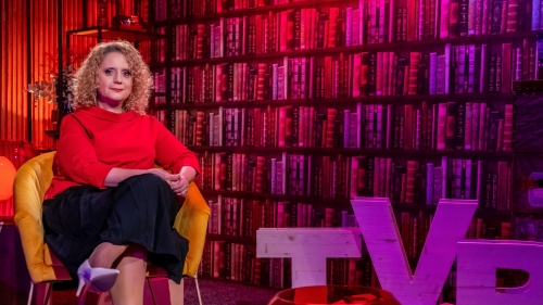 Roxana Zamfirescu: „Ar trebui să împărțim contemporaneitatea în «înainte și după internet și telefonie mobilă»”