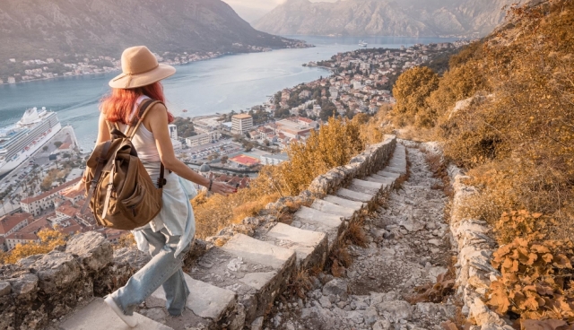 (P) Turiștii moderni aleg experiențele, nu luxul – cum arată vacanța viitorului