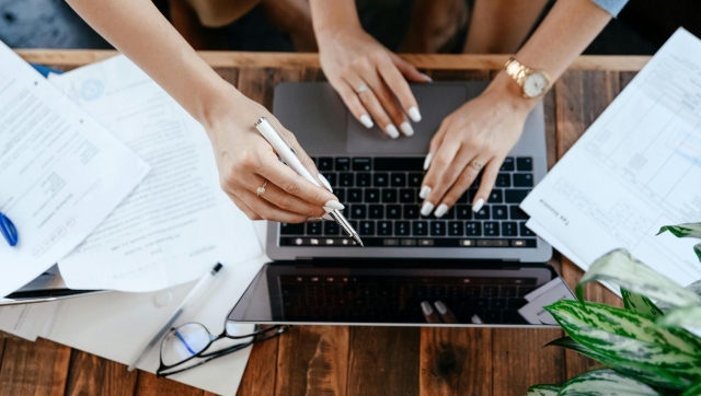 (P) Cardurile cadou - soluția rapidă și eficientă pentru recompensarea angajaților în perioadele aglomerate