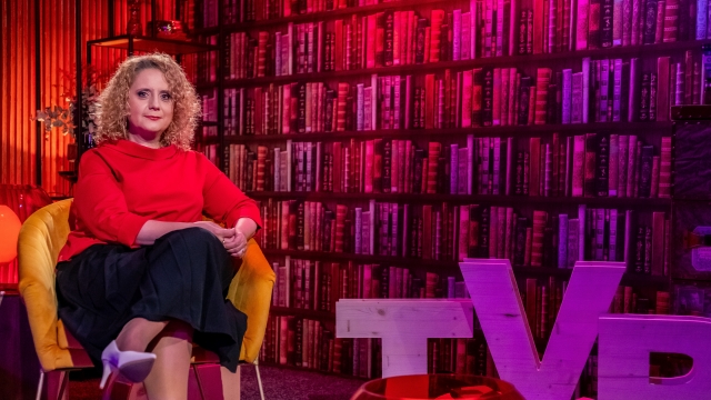 Roxana Zamfirescu: „Ar trebui să împărțim contemporaneitatea în «înainte și după internet și telefonie mobilă»”