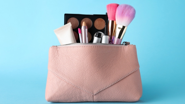 (P) Notino îți propune cele mai practice modele de genți cosmetice pentru acasă, birou și călătorii