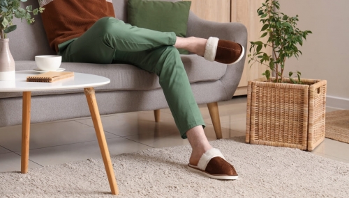 (P) Papuci de casă pentru bărbați: 7 modele practice și confortabile