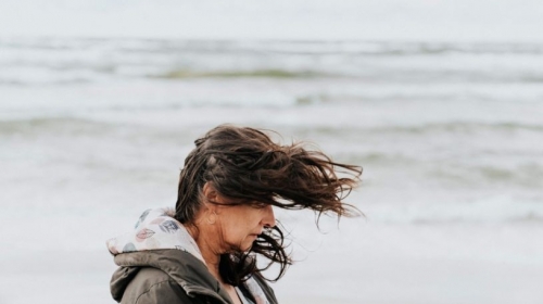 „Proştii”, o dramă despre iubire şi izolare, la TVR Cultural