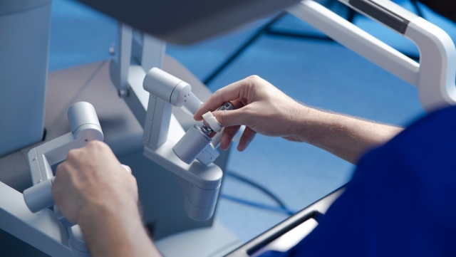 (P) Reconstrucții mamare asistate robotic în cadrul MedLife