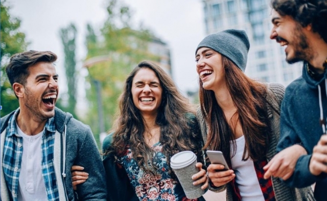 (P) Estetica dentară în societatea modernă: zâmbetul ca element de încredere și succes