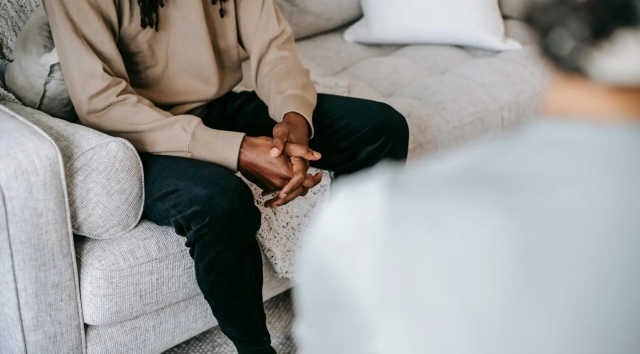 (P) Terapia Gestalt: cum funcționează și pentru cine este potrivită