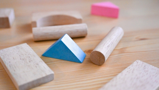 (P) Un joc mic, beneficii mari pentru mintea copiilor