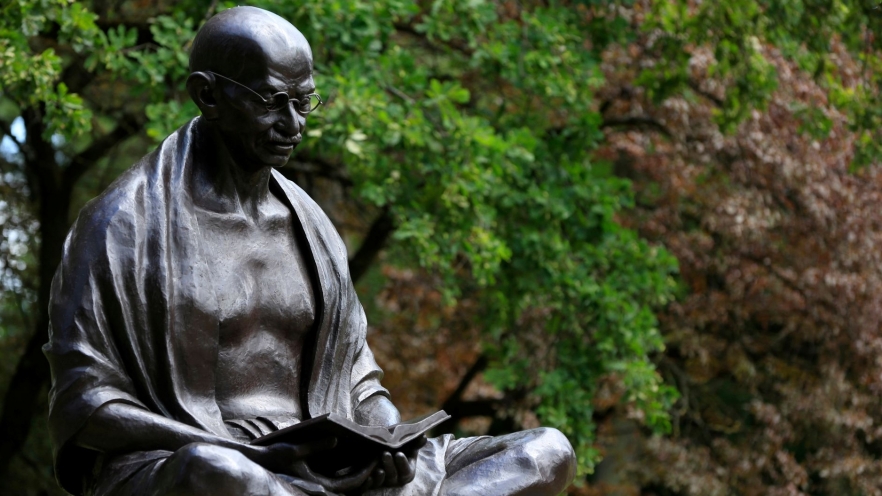 30 ianuarie - asasinarea lui Mahatma Gandhi