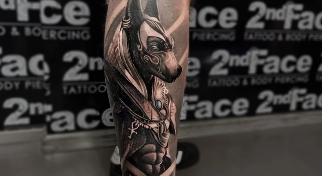 (P) Tendințele actuale în arta corporală urbană: de la tatuaje personalizate la piercing profesionist
