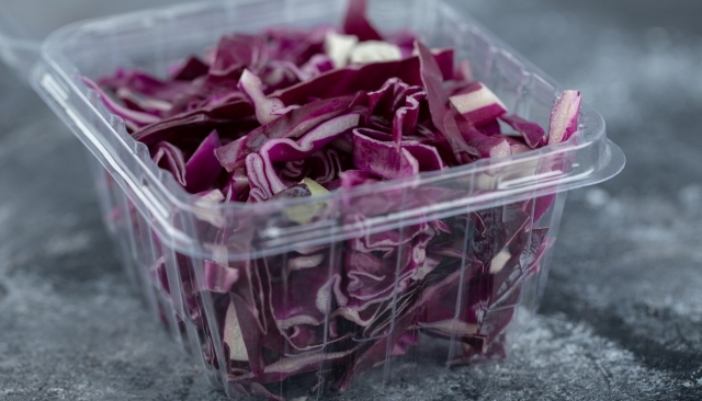 (P) Siguranța alimentară în vitrinele de tip Grab & Go: de ce rămân caserolele de plastic standardul de prospețime