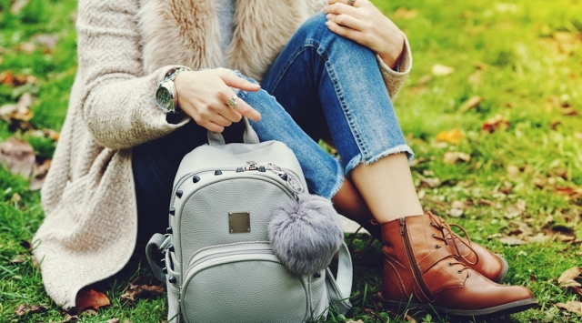 (P) Rucsac vs. geantă: Avantaje și dezavantaje pentru femeile moderne 