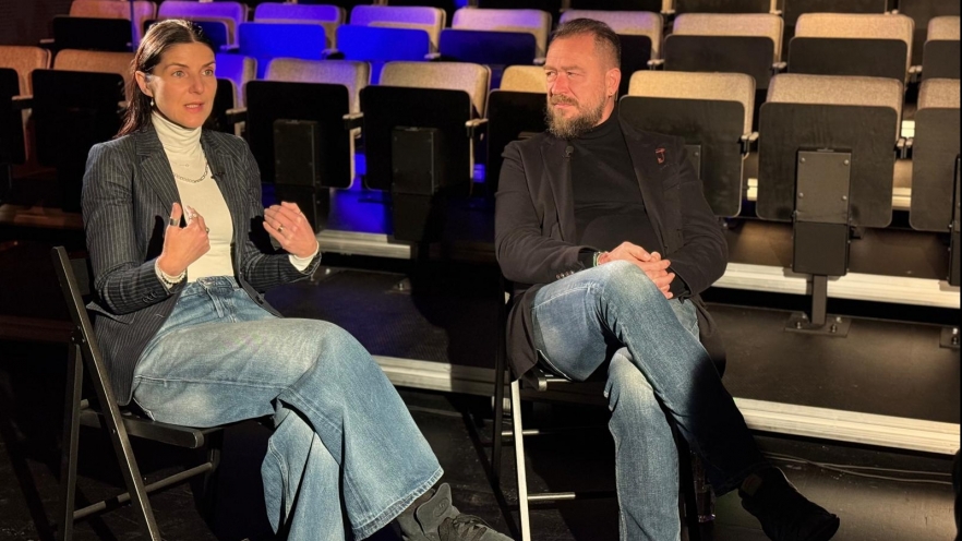 Chris Simion Mercurian: „Teatrul Grivița 53 s-a născut din nevoia de curățenie și de adevăr.” Duminică, la „Brilliant”