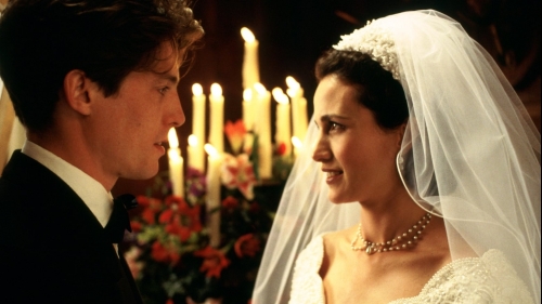 Hugh Grant şi Andie MacDowell – o iubire imposibil de ignorat, în „Patru nunţi şi o înmormântare”