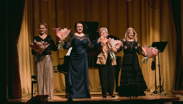 România în lume – o nouă mărturie a autenticității talentului artiștilor români/ Producător: Liliana Văduva/ TVRi/ Sursa foto: Capturi din emisiune - Liliana Văduva