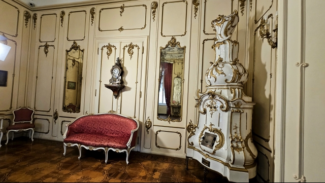 Conacul Sever BocuMuzeul Orașului Lipova - sobă venețiană și mobilier din Paris / Exclusiv in Romania