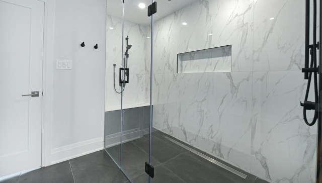 (P) 10 idei de design pentru duș walk-in care transformă orice baie într-un spațiu premium