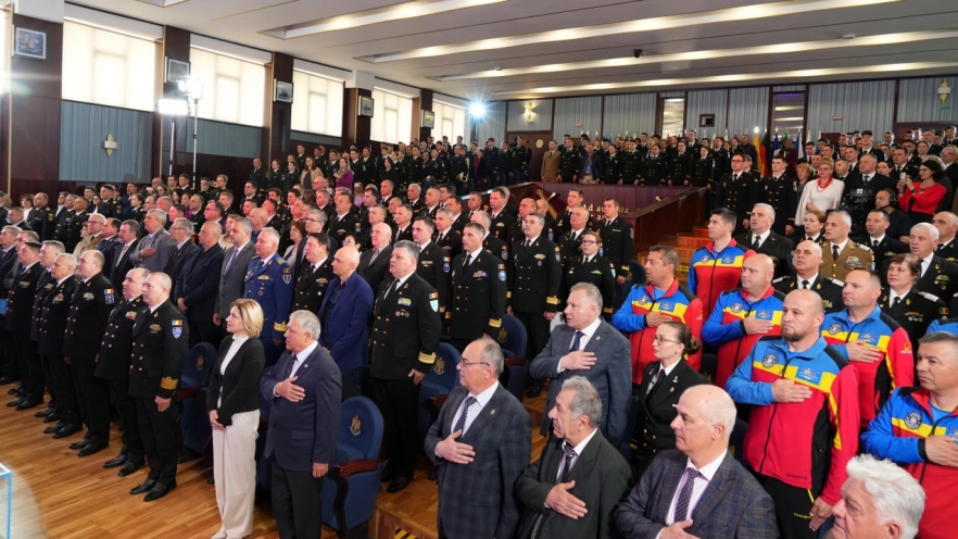 (w882) Gala â€žOm