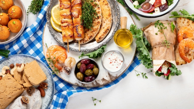 Bucătăria grecească, o experiență culinară autentică prin istorie și tradiție