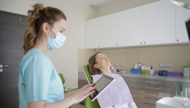 (P) Soluții moderne pentru estetică dentară și restaurare completă cu Dentalist