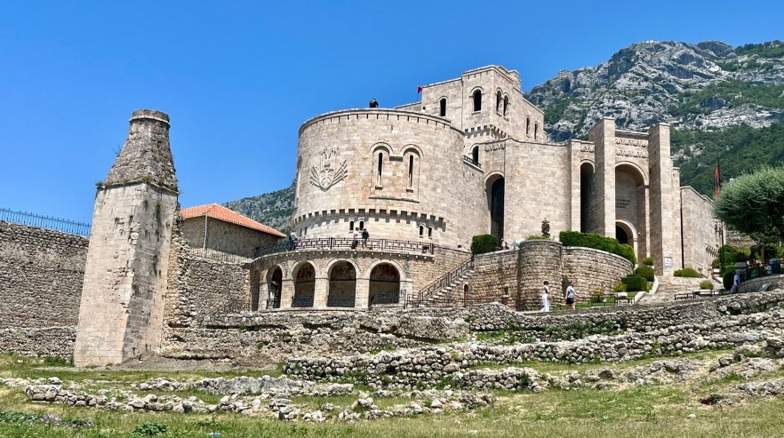 (w882) Castel Kru