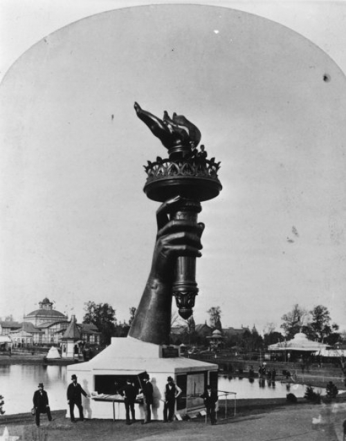 (w500) Statuia Li