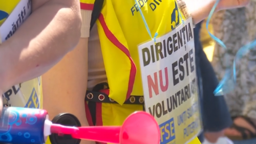 Proteste în învățământ: Sindicaliștii din educație pichetează Parlamentul